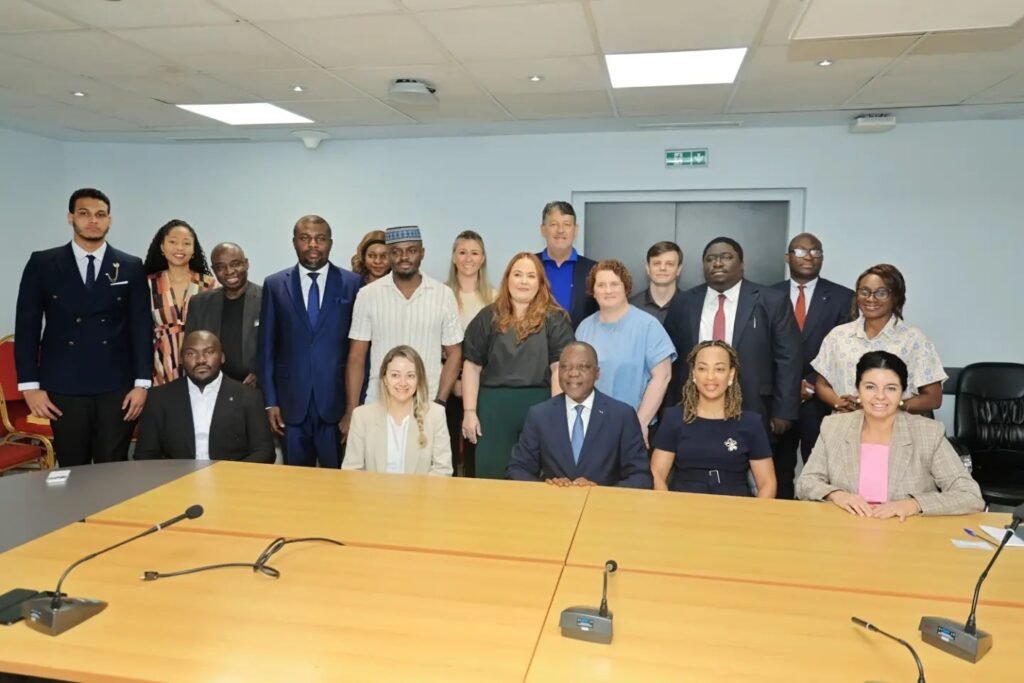 Comitiva Brasil–Côte d’Ivoire reunida com o ministro dos Transportes e Assuntos Marítimos Amadou Koné