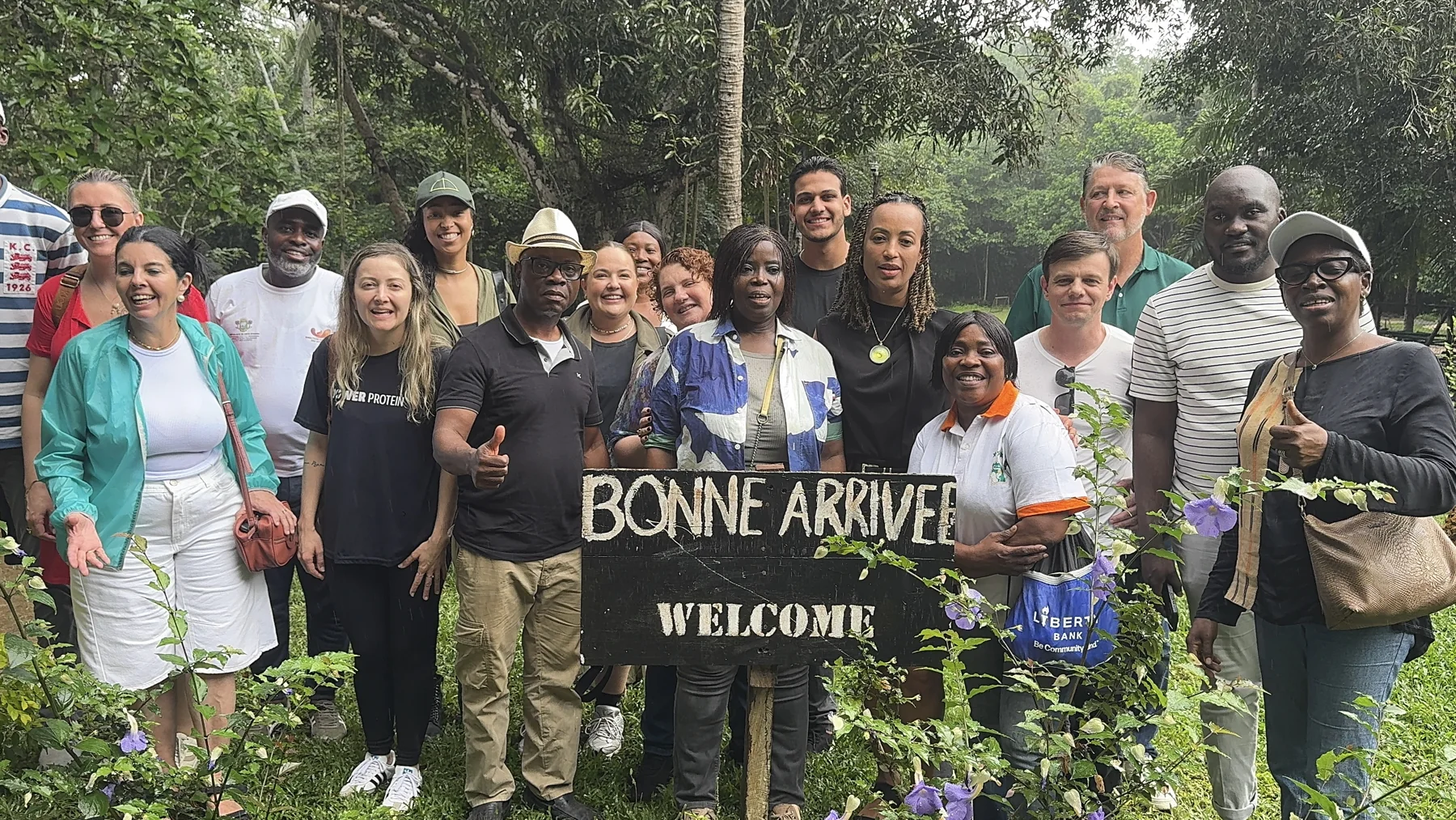 A comitiva durante a visita ao Domaine Bini, na Côte d’Ivoire.